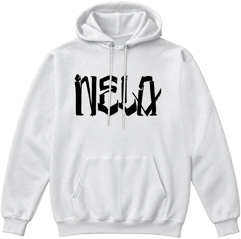Hoodie "NELA" by Chaz Bojórquez blanco con letras de graffiti negras en el pecho, de N.E.L.A. Clothing Company